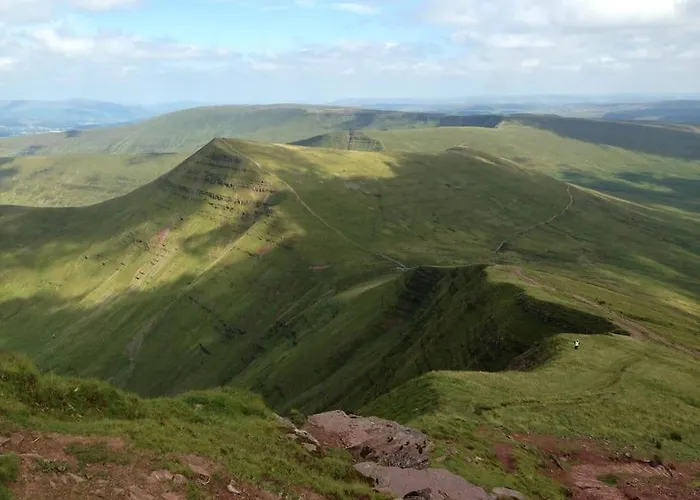 Mountain Views In The Heart Of Brecon Town