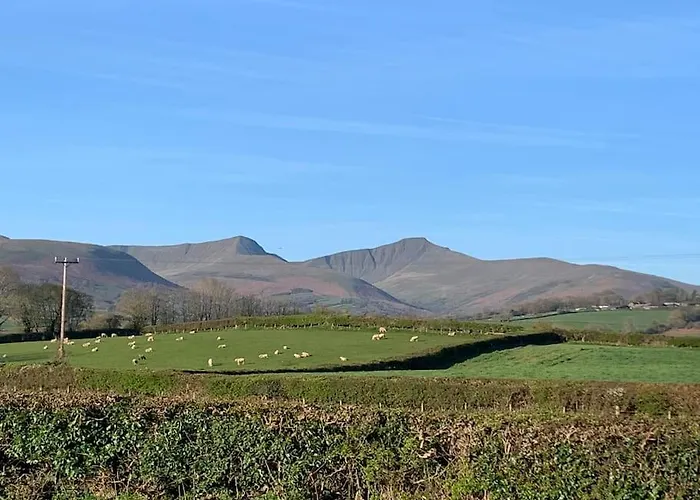 Mountain Views In The Heart Of Brecon Town