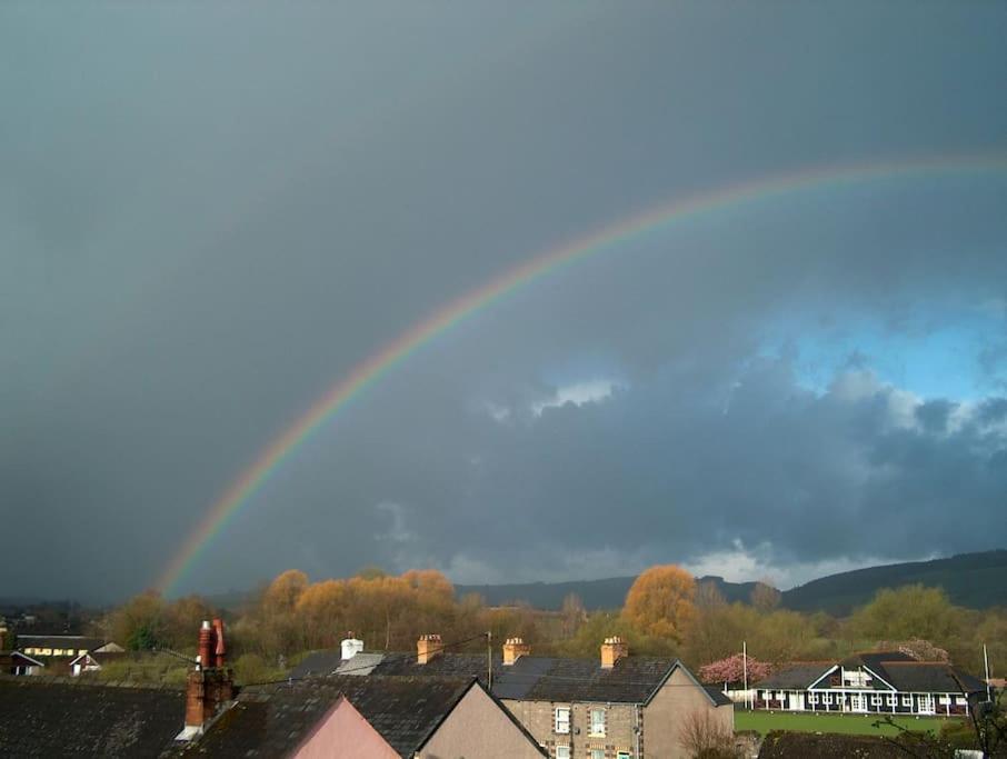 Mountain Views In The Heart Of Town Brecon